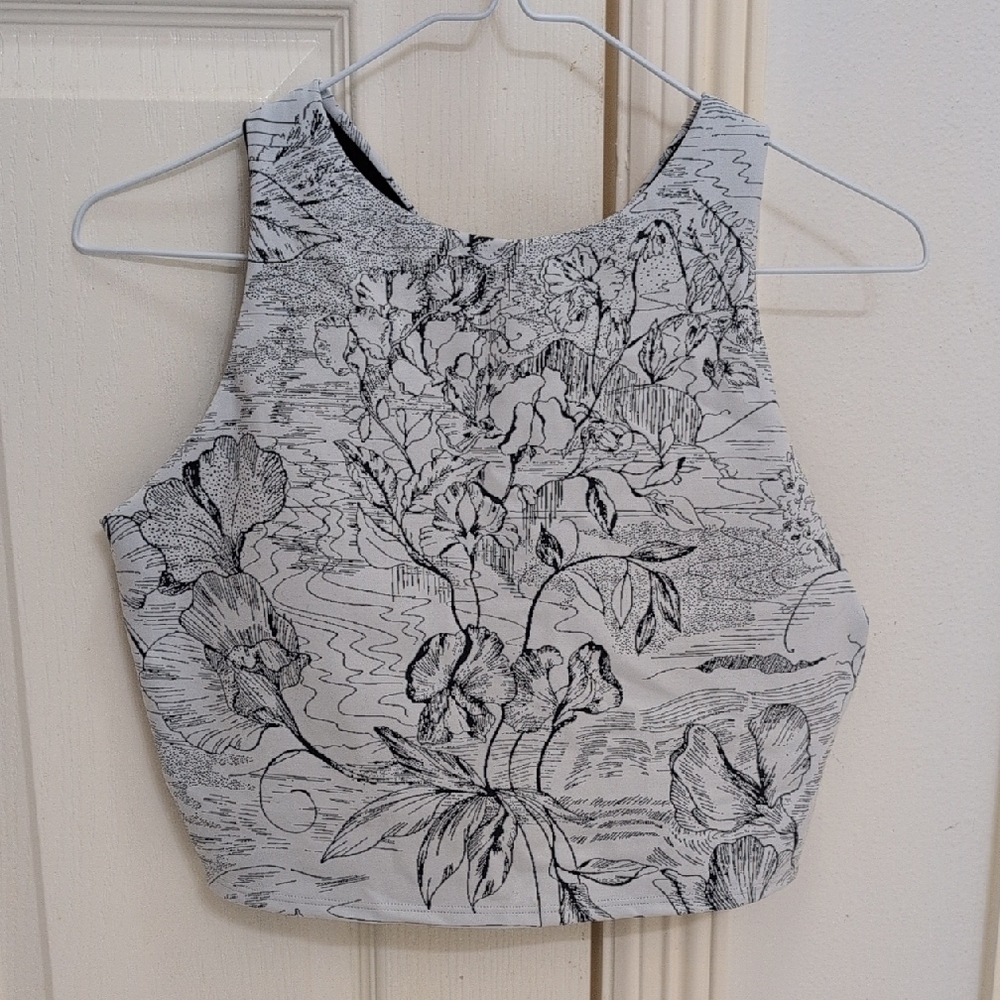 Athleta Black & White Conscious Crop D-DD